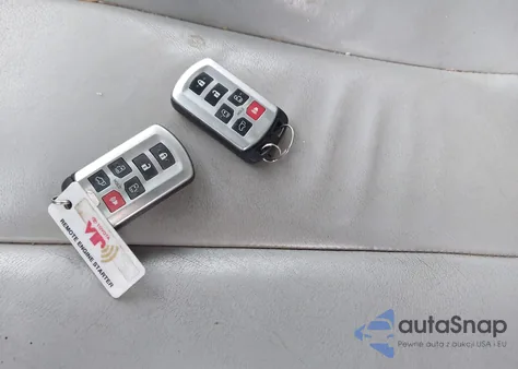 2014 Toyota Sienna Xle V6 8 Passenger z USA, uszkodzony, nr VIN 5TDYK3DC2ES479691